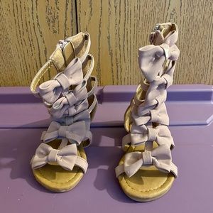 Brand new girls gladiator sandles with defect, size: 6, rose pink